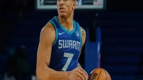 英超盛宴第24轮巅峰瞬间：索兰克神技蝎子摆尾，进球如画引球迷狂热！